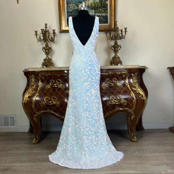 Women,formal all over sequins fitted special Occasion Evening dress - Picture 5 of 6